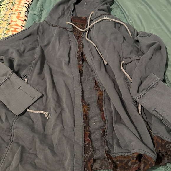 We the Free sweatshirt NWT large with fabric accents - Picture 9 of 9